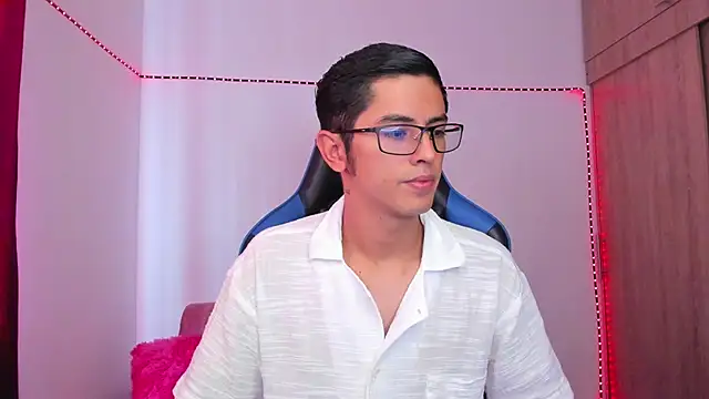 Snapshot of Ethan_Sai___ chatting on December 8, 2024, 6:06 pm Ethan Sai    online show from December 8, 2024, 6:06 pm