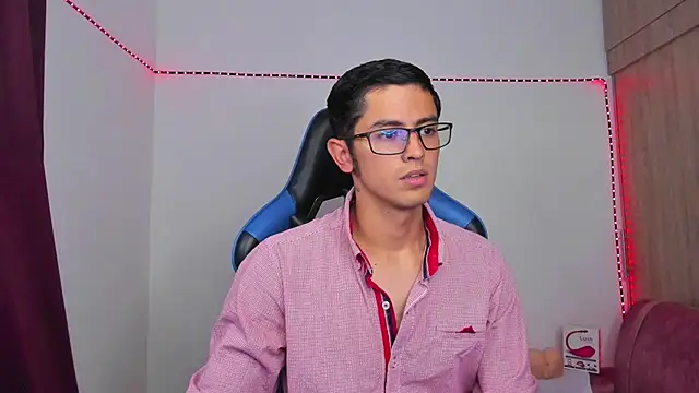 Snapshot of Ethan_Sai___ chatting on December 4, 2024, 1:08 am Ethan Sai    online show from December 4, 2024, 1:08 am