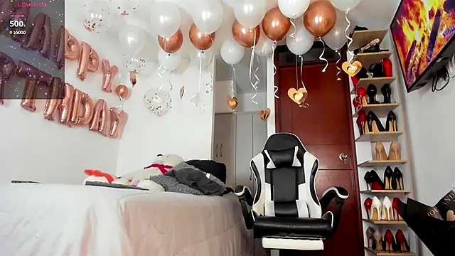 SophieBaker   online show from November 3, 2025, 4:17 am