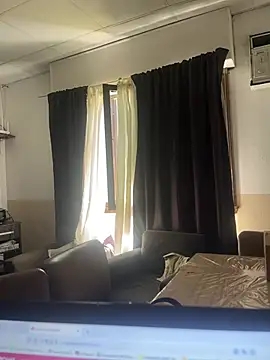 Snapshot of Popinasq chatting on February 17, 2026, 3:20 pm Popinasq online show from February 17, 2026, 3:20 pm