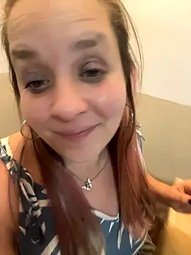 Snapshot of Popinasq chatting on November 8, 2025, 11:41 pm Popinasq online show from November 8, 2025, 11:41 pm