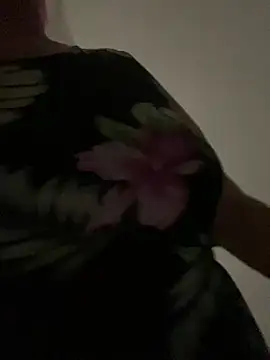 Snapshot of Popinasq chatting on February 3, 2026, 8:36 pm Popinasq online show from February 3, 2026, 8:36 pm