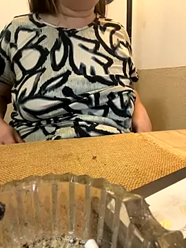 Snapshot of Popinasq chatting on November 14, 2025, 9:18 pm Popinasq online show from November 14, 2025, 9:18 pm