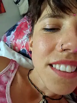 Lyrass online show from April 17, 2026, 4:21 pm