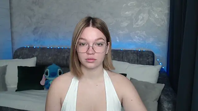 Snapshot of DanaLoved chatting on November 12, 2025, 6:50 am DanaLoved online show from November 12, 2025, 6:50 am