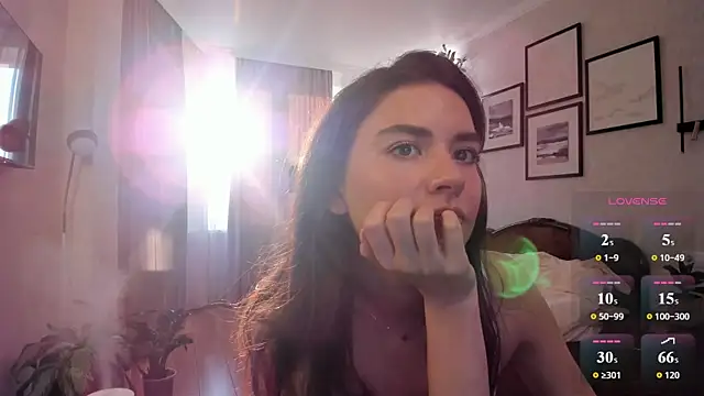 NicoleLuv online show from May 19, 2026, 5:09 pm