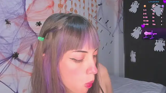 Snapshot of MiaGoth_ chatting on October 25, 2025, 1:27 am MiaGoth  online show from October 25, 2025, 1:27 am