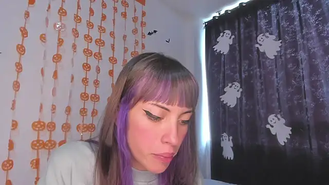 Snapshot of MiaGoth_ chatting on October 19, 2025, 2:42 pm MiaGoth  online show from October 19, 2025, 2:42 pm