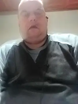 bigi441980 online show from October 21, 2025, 11:37 pm