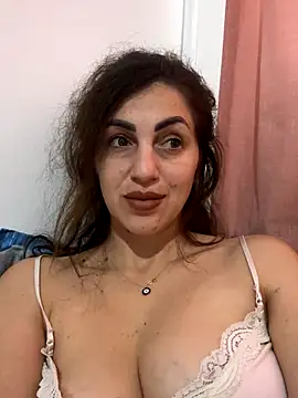 EmaSkyes online show from November 18, 2025, 7:33 am