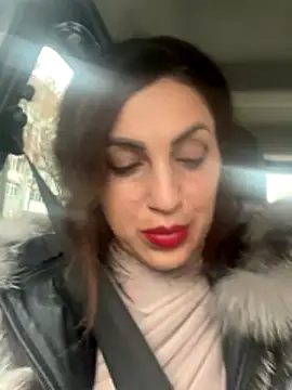 EmaSkyes online show from November 20, 2025, 9:43 am