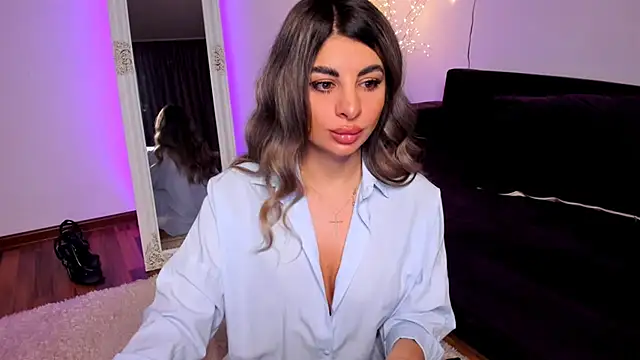 Queenofyouredreams online show from April 17, 2026, 10:34 pm