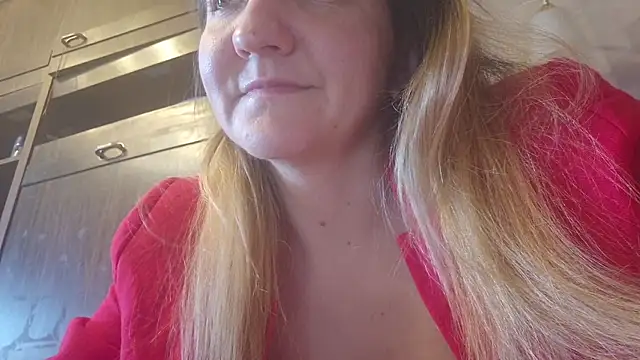 EstrellaWalters online show from May 20, 2026, 1:41 pm