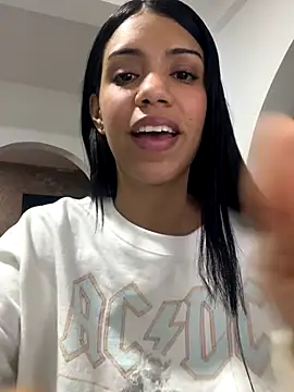 -Naomyy- online show from November 29, 2025, 1:39 am