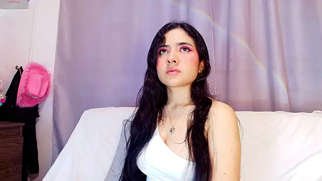 adara johnson   online show from October 25, 2025, 11:42 am