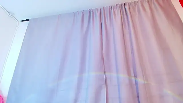 adara johnson   online show from October 19, 2025, 11:46 am