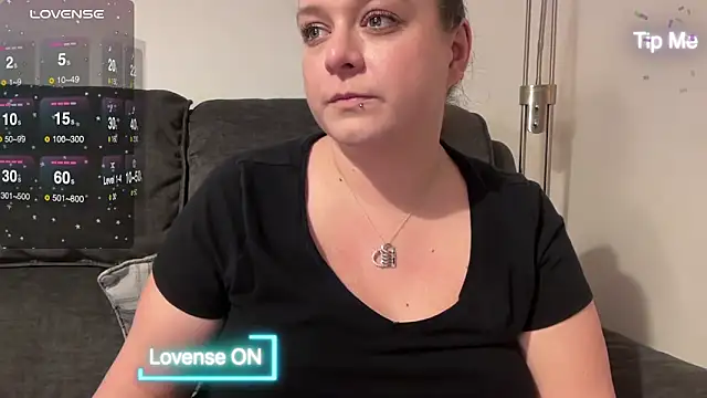 NaughtyWifeUK online show from December 5, 2024, 9:00 pm