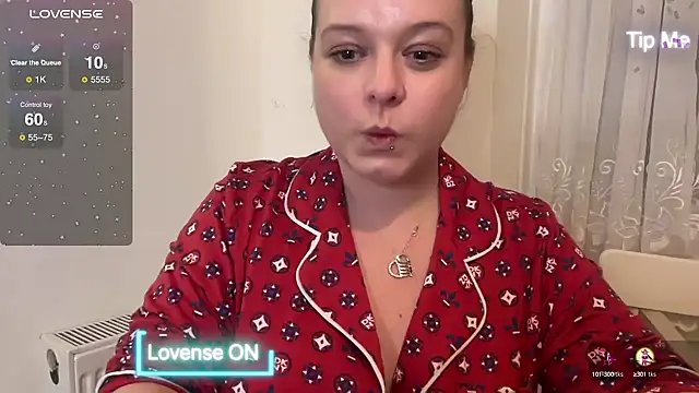 NaughtyWifeUK online show from December 23, 2024, 11:17 pm