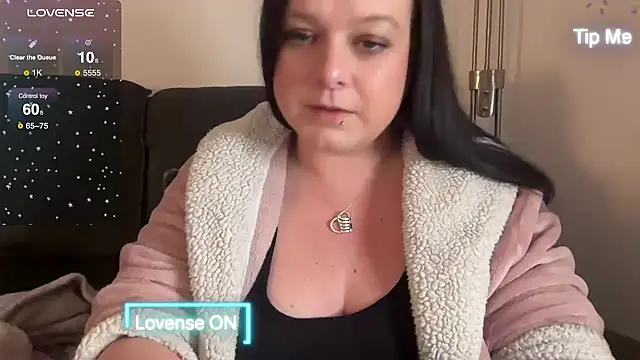 NaughtyWifeUK online show from February 5, 2025, 11:28 pm