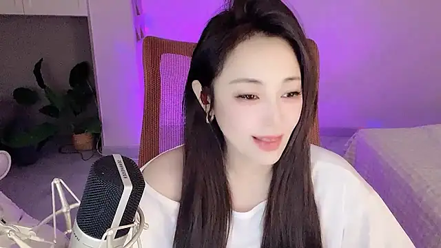 Snapshot of Daisy-77 chatting on December 2, 2025, 3:47 pm Daisy-77 online show from December 2, 2025, 3:47 pm