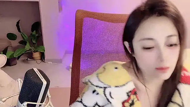 Snapshot of Daisy-77 chatting on December 4, 2025, 6:18 pm Daisy-77 online show from December 4, 2025, 6:18 pm