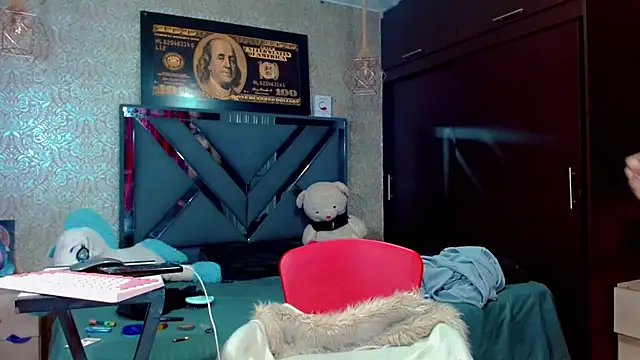 Perla Hotcortes online show from September 12, 2025, 1:50 am