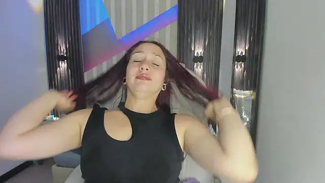 emily layton online show from February 3, 2026, 12:21 am