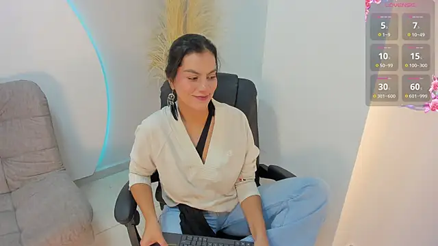 Ada Monroe10 online show from October 1, 2025, 1:26 pm