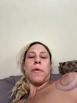 SunnyRays69 online show from November 19, 2025, 8:31 pm