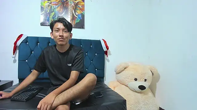 Snapshot of AXEL_AND_THOMAS chatting on December 25, 2024, 1:51 pm AXEL AND THOMAS online show from December 25, 2024, 1:51 pm