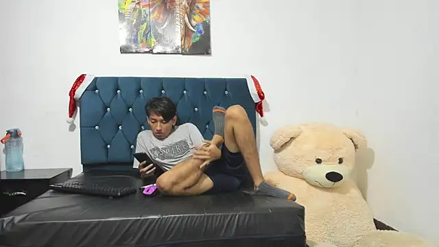 Snapshot of AXEL_AND_THOMAS chatting on December 29, 2024, 1:49 pm AXEL AND THOMAS online show from December 29, 2024, 1:49 pm