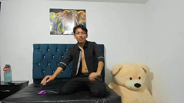 Snapshot of AXEL_AND_THOMAS chatting on January 10, 2025, 1:31 pm AXEL AND THOMAS online show from January 10, 2025, 1:31 pm