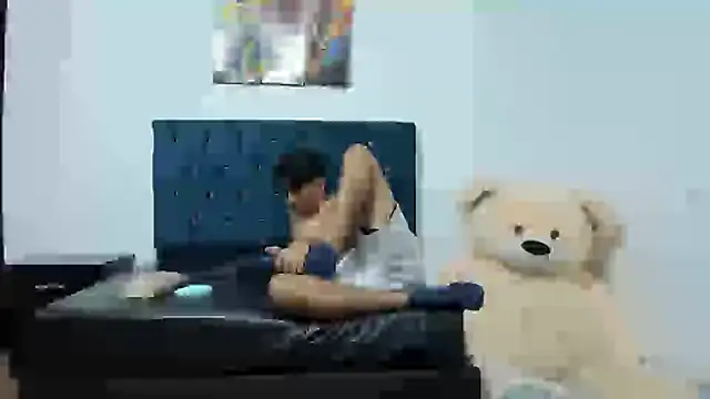 Snapshot of AXEL_AND_THOMAS chatting on December 3, 2024, 1:27 pm AXEL AND THOMAS online show from December 3, 2024, 1:27 pm