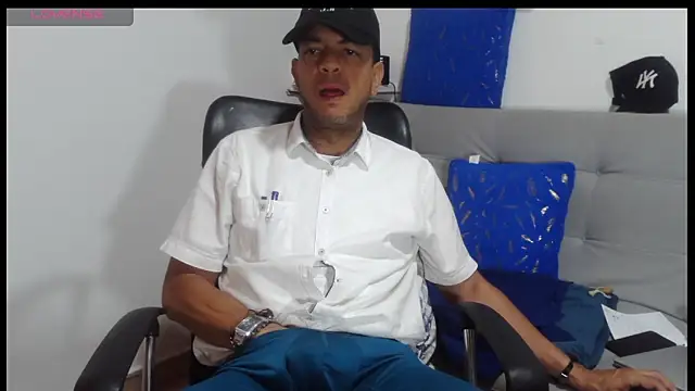 latinmartin73 online show from April 11, 2026, 1:59 pm