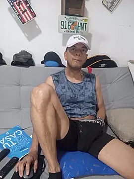 latinmartin73 online show from November 15, 2025, 8:57 pm