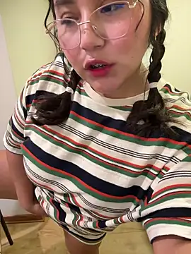 kittyfresita online show from January 7, 2026, 6:29 am