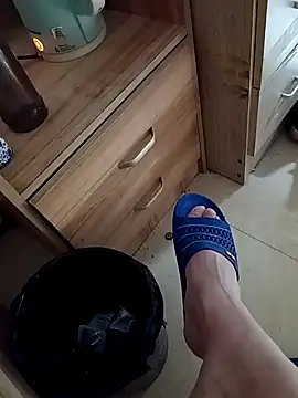 huzi518 online show from November 15, 2025, 3:21 am