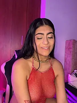 miakhalifaaa  online show from November 20, 2025, 8:31 pm