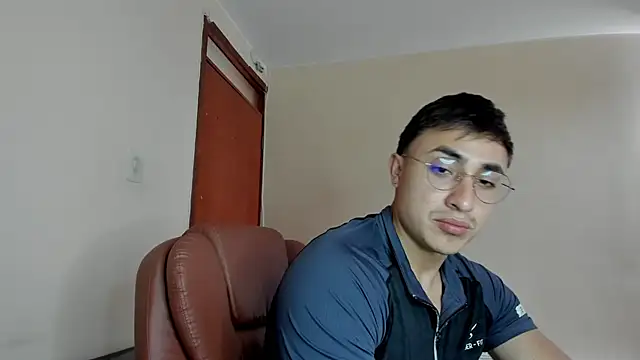 Leoknight online show from March 18, 2025, 5:01 pm