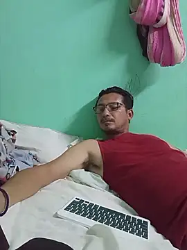 Andresguz35 online show from December 18, 2025, 5:45 am