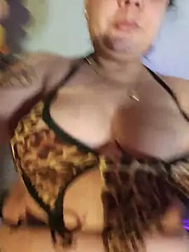 zandra milf  online show from May 25, 2026, 11:09 am