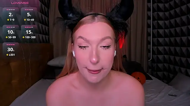 Emma  Leee online show from October 31, 2025, 12:51 am