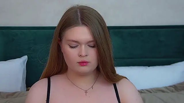 CrystalLyons online show from November 17, 2025, 6:12 pm