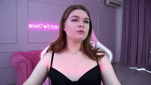 CrystalLyons online show from March 9, 2025, 9:13 am