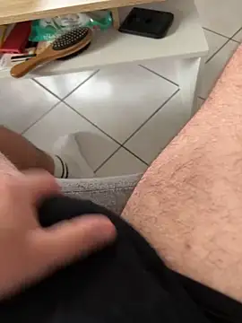 Snapshot of mj23641 chatting on October 3, 2025, 7:10 am mj23641 online show from October 3, 2025, 7:10 am