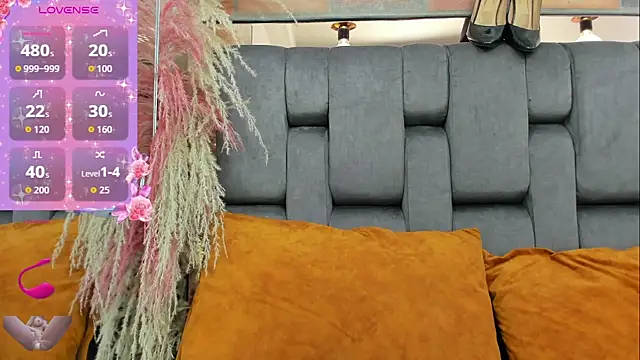 JESSYCORTES online show from February 26, 2026, 10:32 pm