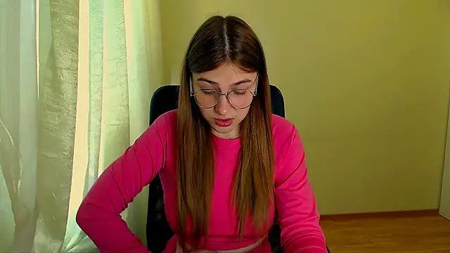 Luna Lush  online show from June 20, 2026, 10:31 am