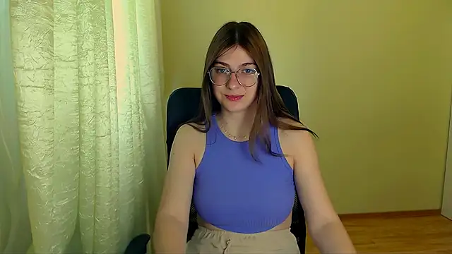 Luna Lush  online show from June 25, 2026, 8:19 am