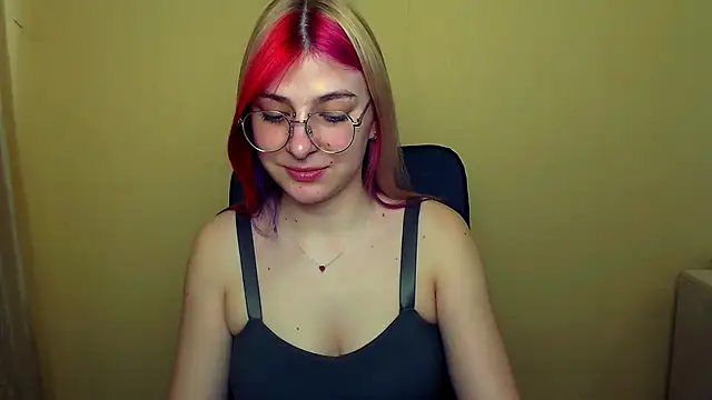 Luna Lush  online show from February 28, 2025, 11:03 am