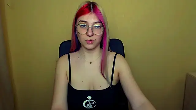 Luna Lush  online show from March 5, 2025, 8:32 am